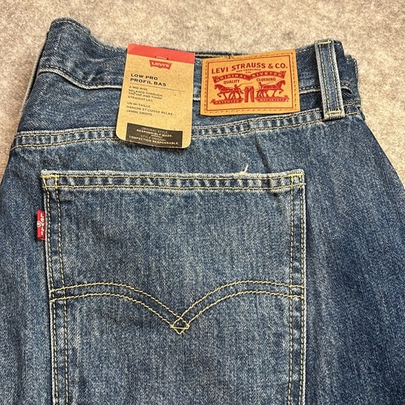 ✨ Levi’s Low Pro Straight Jeans – Women’s Size 34 – NWT ✨ - Picture 2 of 12